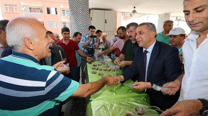 "demokrasi Şehitleri" İ&ccedil;in Helva Dağıtıldı