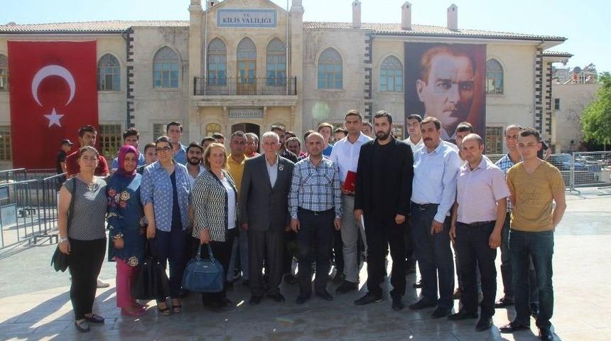 Şehit Ailesinden Alınan T&uuml;rk Bayrağı Cumhurbaşkanı Erdoğan&rsquo;a Teslim Edilecek