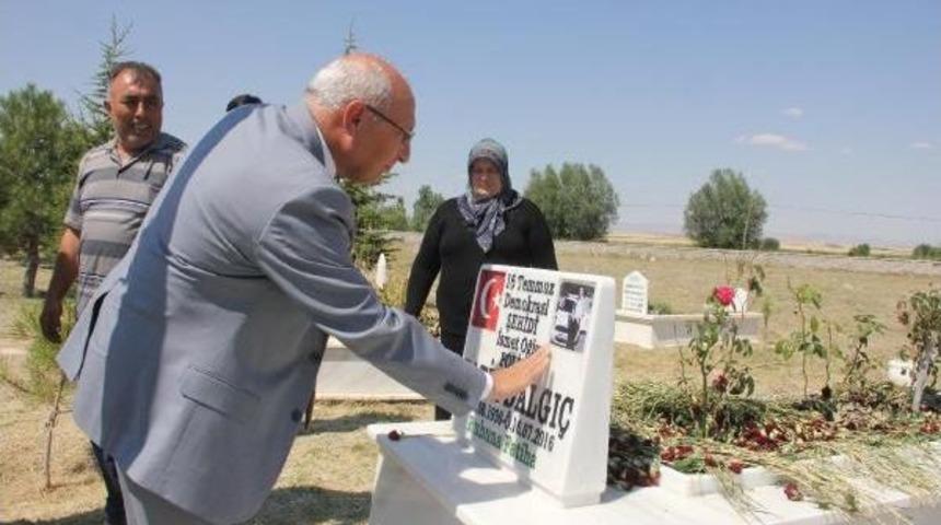Chp'li &Ccedil;akır&ouml;zer'den 15 Temmuz Şehidinin Kabrine Ziyaret