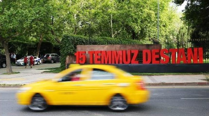 K&ouml;şk'&uuml;n &Ouml;n&uuml;nden Ge&ccedil;en Caddeye '15 Temmuz Destanı' Yazısı