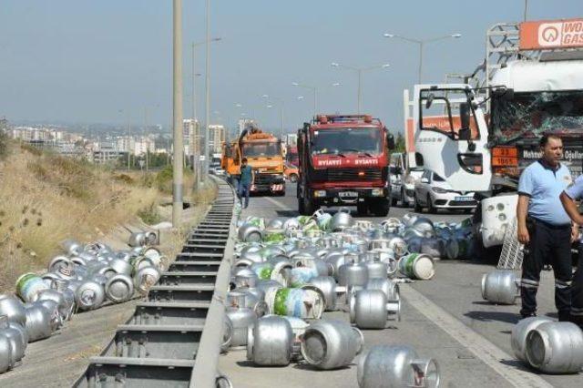 Tüp Dolu Kamyon Tır'a Çarptı, Faciadan Dönüldü