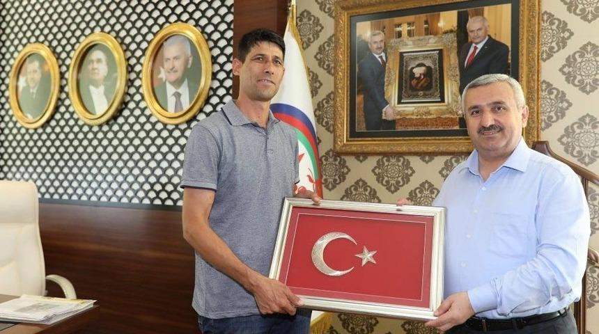 &Ouml;mer Halisdemir&rsquo;in Kardeşinden Başkan Baran&rsquo;a Ziyaret