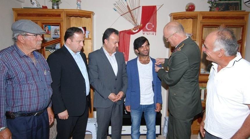 Gazi Metehan Doğru&rsquo;ya Rozeti Takdim Edildi