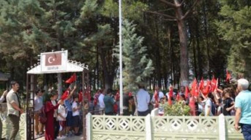 İznik Şehitliği&rsquo;nde Anlamlı T&ouml;ren