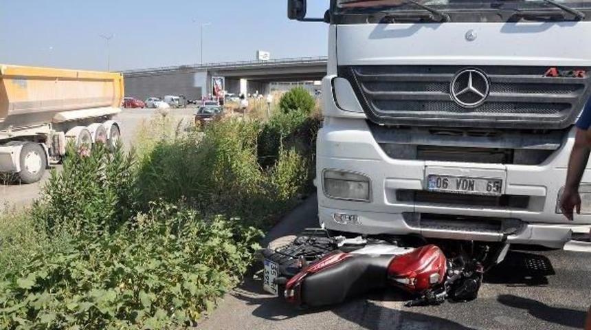 Kamyonun S&uuml;r&uuml;klediği Motosikletli &Ouml;ld&uuml;