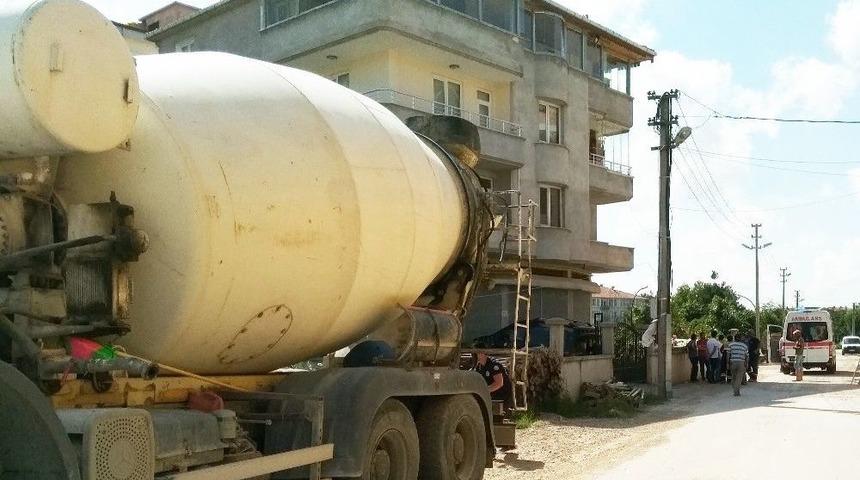 Beton Mikserinin Kopardığı Kabloya Takılan Kadın Yaralandı
