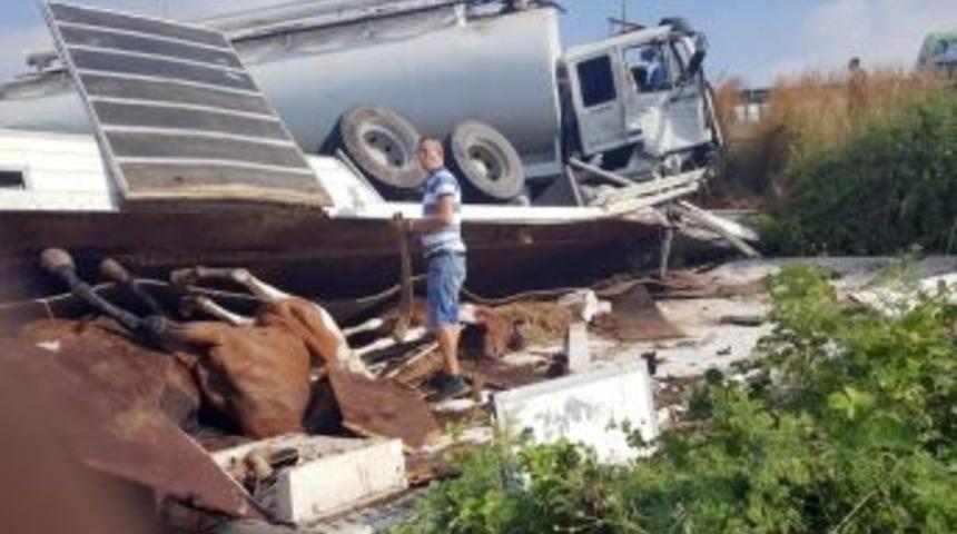 At Y&uuml;kl&uuml; Kamyon Kaza Yaptı: 2 Yaralı