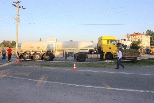 Asit Tankeri Trakt&ouml;re &Ccedil;arptı 3