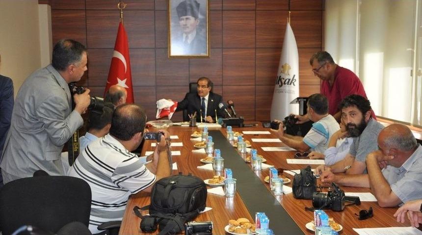 Uşak Valisi Demir Basın Mensupları İle Buluştu