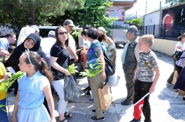 15 Temmuz Şehitleri Ve Gazileri Anısına Fidan Dağıttılar