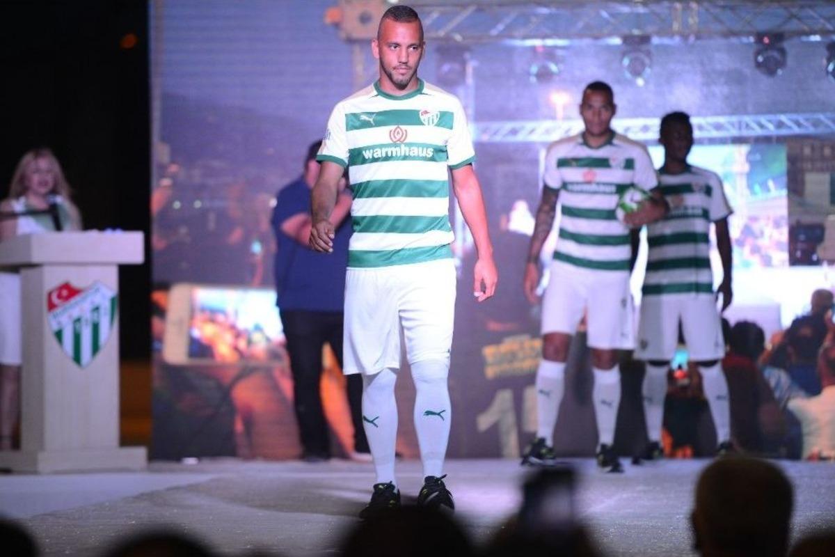 Bursaspor&rsquo;un Yeni Sezon Formaları G&ouml;r&uuml;c&uuml;ye &Ccedil;ıktı