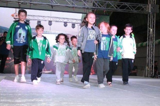 Bursaspor&rsquo;Un Yeni Sezon Formaları Tanıtıldı 2