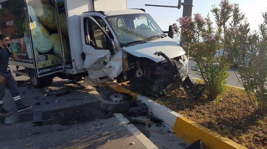 İki Aracın &Ccedil;arpıştığı Kazada Hemşire Hayatını Kaybetti