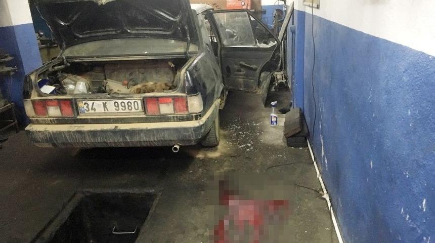 Kaportacı &Ccedil;ırağı Aracın Koltuklarını S&ouml;kerken Patlayan Silahla Yaralandı