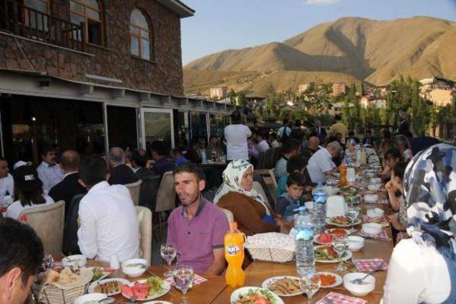 Hakkari'de Şehit  Aileleri Ve Gazilere Yemek Verildi