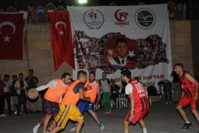 Hakkari'de Şehit  Aileleri Ve Gazilere Yemek Verildi