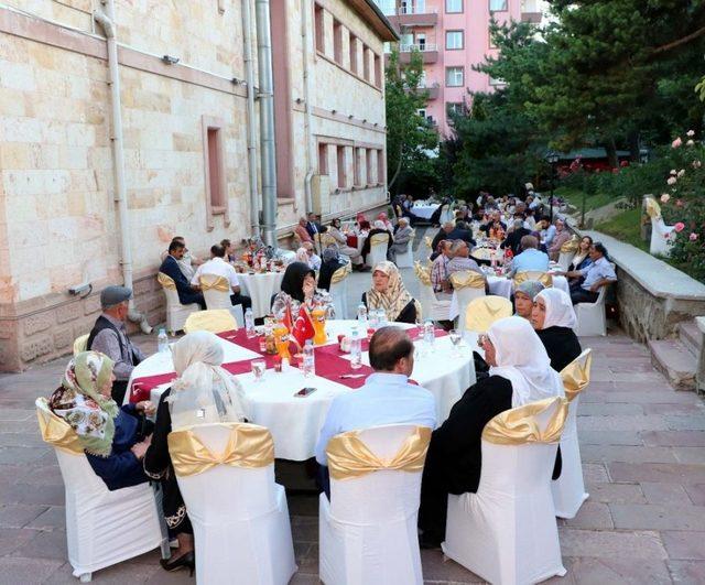 Yozgat Valiliği Tarafından Şehit Ve Gazi Yakınları Onuruna Yemek Verildi