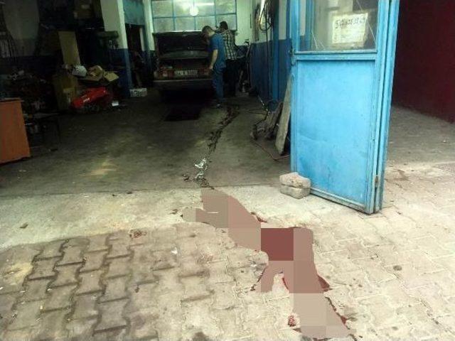 Otomobili Tamir Ederken Bulduğu Silahla Kendini Vurdu 1