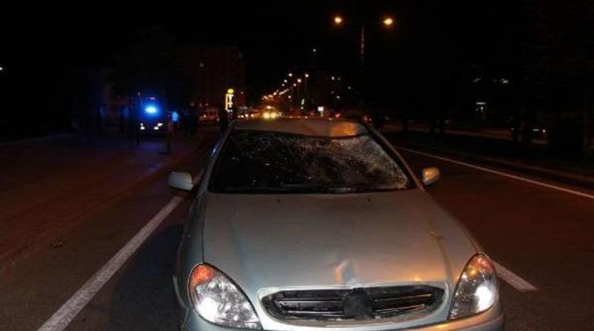 Otomobilin &Ccedil;arptığı Bisiklet S&uuml;r&uuml;c&uuml;s&uuml; &Ouml;ld&uuml;