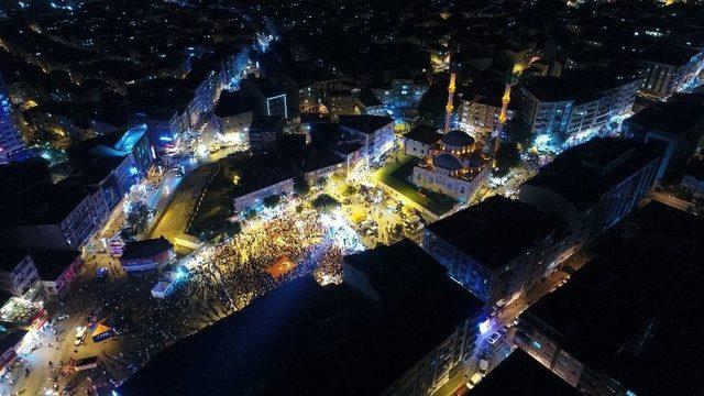 15 Temmuz’un Yıl Dönümünde 2016 Metrelik Türk Bayrağı Taşıyan Binlerce Vatandaş Havadan Görüntülendi