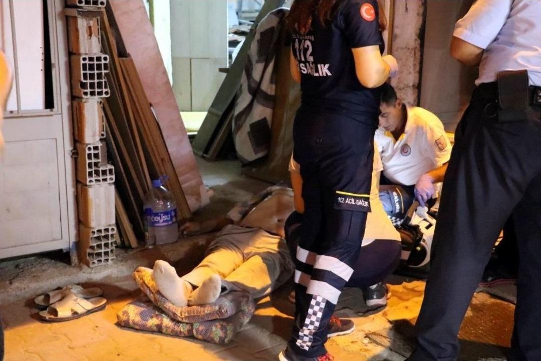 Kapı &Ouml;n&uuml;nde Başından Yaralı Halde Can &Ccedil;ekişirken Bulunan Ahşap Doğramacı Hayatını Kaybetti