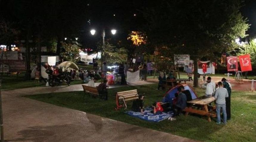 Kısıklı'da Demokrasi N&ouml;beti Gece De Devam Etti