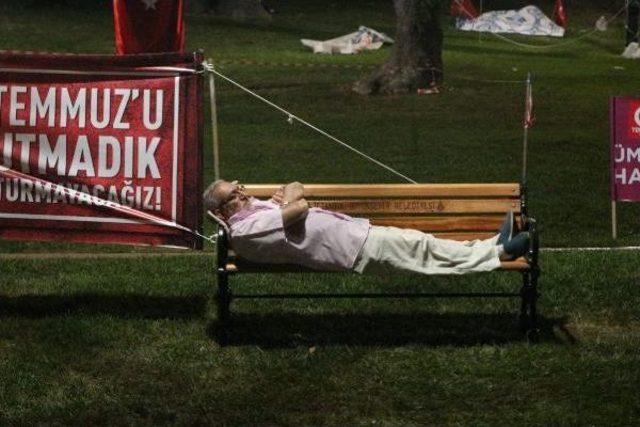 Kısıklı'da Demokrasi Nöbeti Gece De Devam Etti