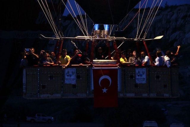 Kapadokya&rsquo;da Balonlar T&uuml;rk Bayrakları İle Havalandı 1