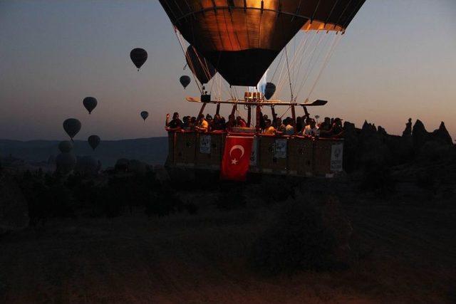 Kapadokya&rsquo;da Balonlar T&uuml;rk Bayrakları İle Havalandı 2