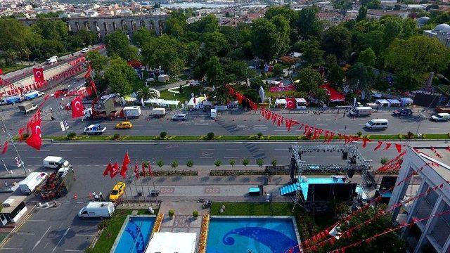 15 Temmuz’un Yıldönümünde Saraçhane’deki Hazırlıklar Havadan Görüntülendi