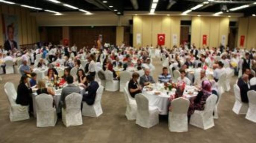 Cumhurbaşkanı Erdoğan&rsquo;ın 15 Temmuz&rsquo;da Kaldığı Marmaris&rsquo;teki Otelde Şehit Ailelerine Yemek Verildi
