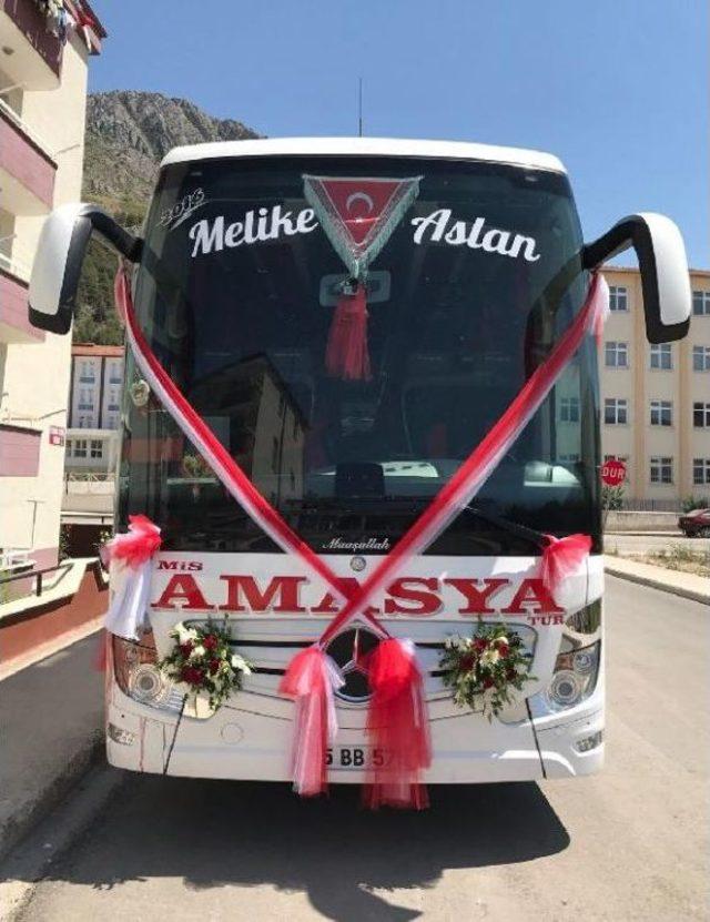 Amasya’Da Yolcu Otobüsü Gelin Arabası Oldu