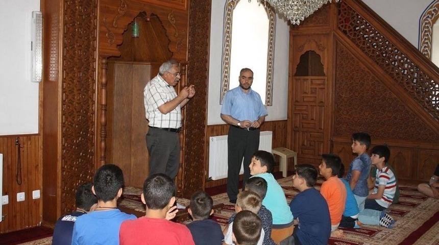 Başkan Karaaslan, Kur&rsquo;an Kursu &Ouml;ğrencilerine 15 Temmuz&rsquo;u Anlattı