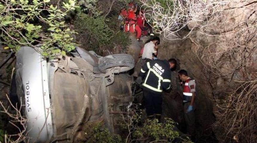 100 Metreden Uçtu, Cesedi Ezilen Otombilden 3 Saatte Çıkarıldı