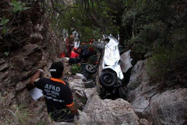 100 Metreden Uçtu, Cesedi Ezilen Otombilden 3 Saatte Çıkarıldı 3