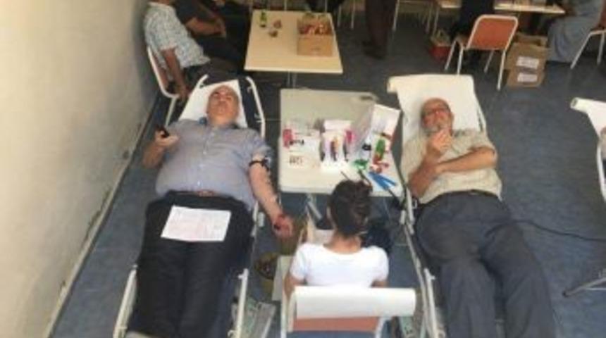 Altıntaş&rsquo;ta 15 Temmuz Etkinlikleri Kapsamında Kan Bağışı