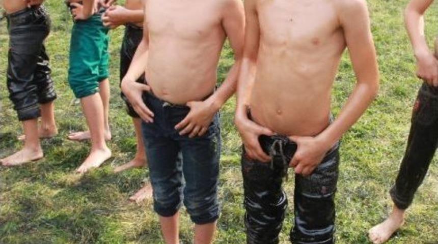 G&uuml;reşin Yaşayan Efsanesi Minik Pehlivanın Kalbine Dokundu