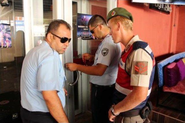 Çocukların Yarı Çıplak Dansıyla Tepki Çeken Bar Kapatıldı