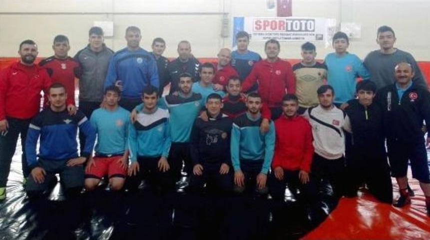 İşitme Engelliler G&uuml;reş Milli Takımı'nın Hedefi Madayla Rekoru Kırmak