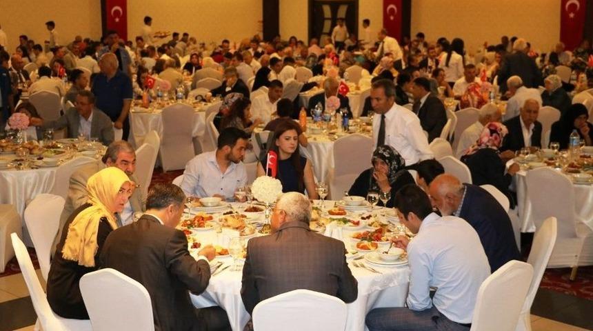 Gaziantep Protokol&uuml; Şehit Yakınlarıyla Bir Araya Geldi