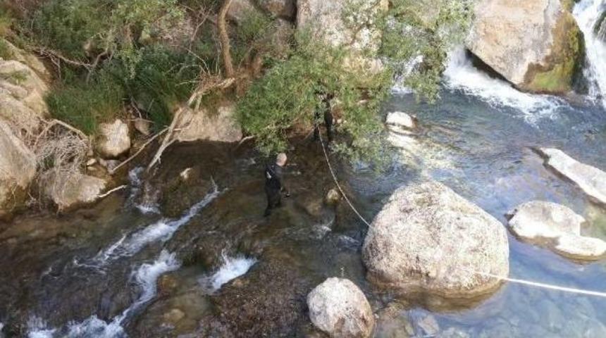 Afad' Ekibi, Şuğul Kanyonu'nu Temizledi
