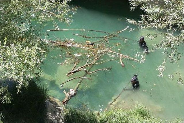 Afad' Ekibi, Şuğul Kanyonu'nu Temizledi