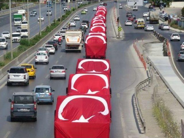 D-100 de T&uuml;rk Bayraklı Kamyon Konvoyu 2