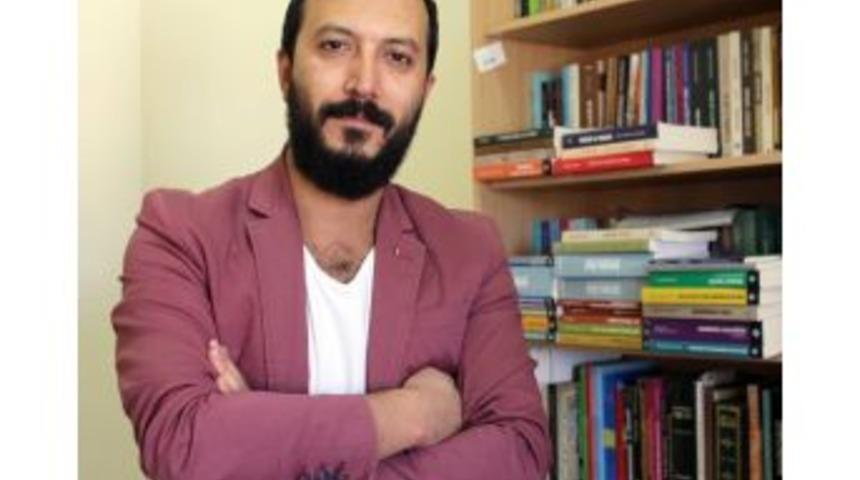 Do&ccedil;. Dr. Bolat: 15 Temmuz Ne &lsquo;alternatiftir&rsquo; Ne De &lsquo;tarihin Yeniden Yazılması&rsquo;