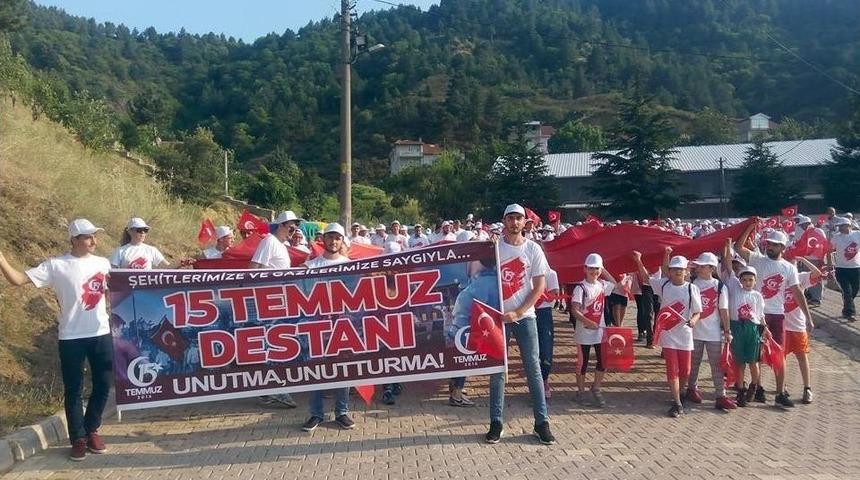 Simav&rsquo;da &rsquo;demokrasi Ve &Ouml;zg&uuml;rl&uuml;kler G&uuml;n&uuml;&rsquo; Y&uuml;r&uuml;y&uuml;ş&uuml;