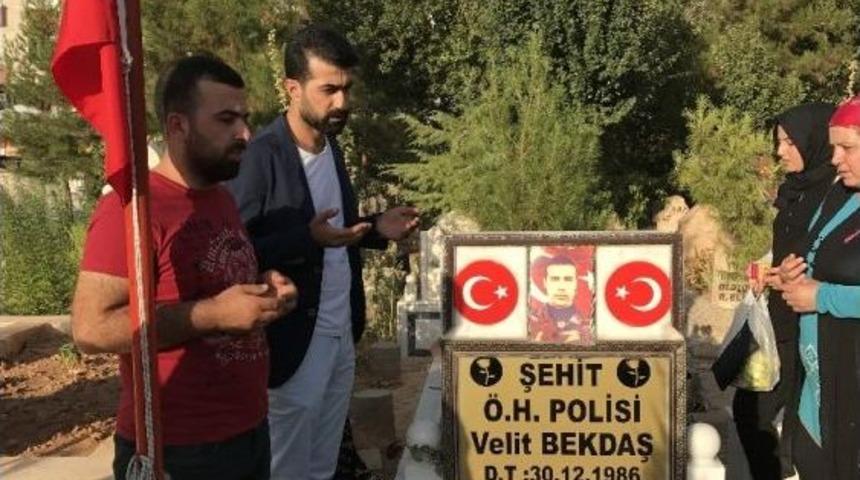 Ak Parti Gen&ccedil;lik Kolları Başkanlığı&rsquo;ndan Şehitlik Ziyareti