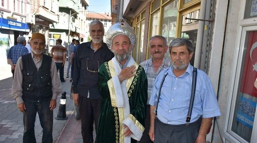 Osmanlı Kıyafeti Giyip Tosya&rsquo;da 15 Temmuz T&ouml;renlerine Katılacak