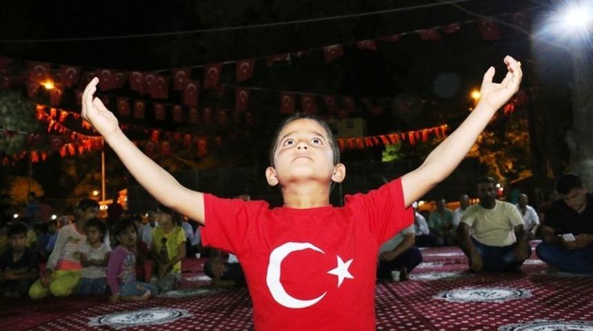 Demokrasi N&ouml;betinin 4&rsquo;&uuml;nc&uuml; G&uuml;n&uuml; De Dolu Dolu Ge&ccedil;ti