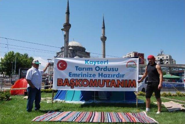 Kayseri'de Meydana 15 Temmuz Çadırları Kuruldu