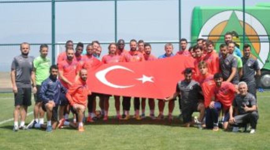 Alanyaspor 15 Temmuz Şehitlerini Andı